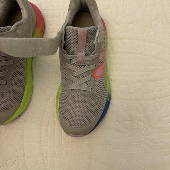 New Balance Fresh Foam Arishi Gray Rainbow Sneakers - Picture 11 of 16